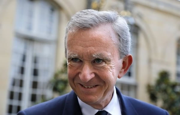 Magnate francés dueño de Louis Vuitton en el ojo del huracán tras pedir la nacionalidad belga