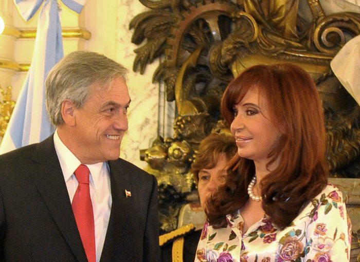 Casen: Financial Times compara estilo de La Moneda con el de los Kirchner en La Casa Rosada