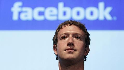 Zuckerberg congela por un año la venta de acciones de Facebook tras desplome bursátil