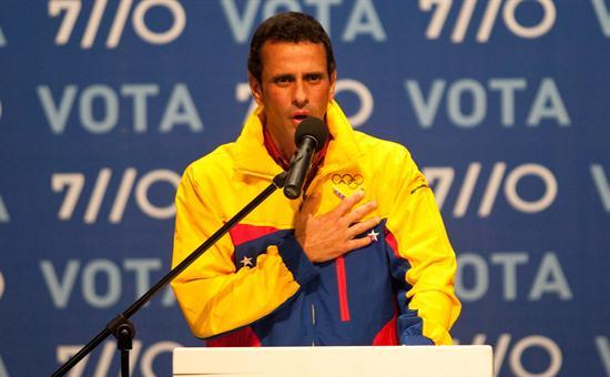 Capriles felicita a Chávez y dice a sus votantes que “no están solos”