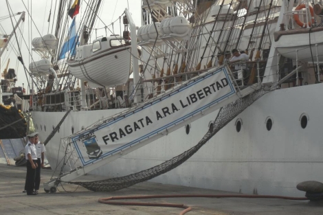 Argentina dice agotará instancias judiciales de Ghana por fragata retenida