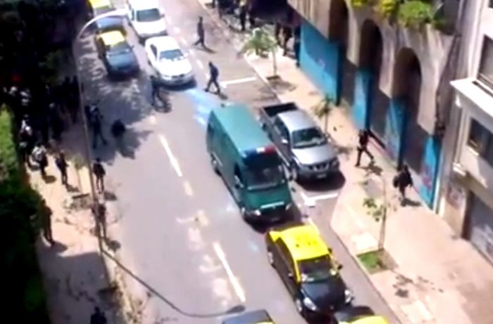 Grave permanece joven herido por disparo de gendarme durante protesta de secundarios
