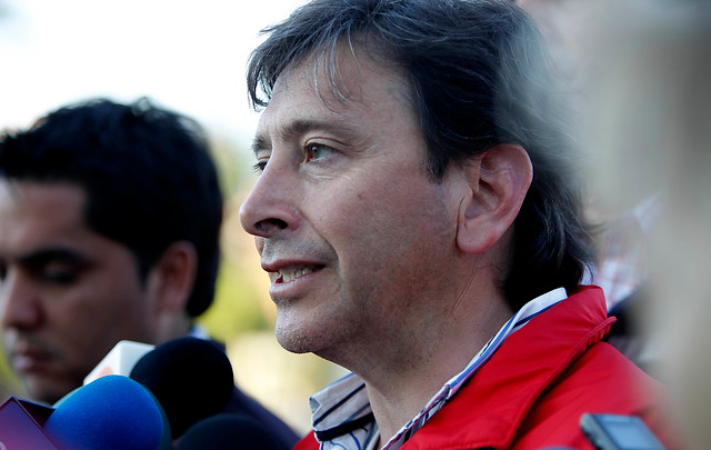 Golborne rechaza acusaciones de intervencionismo