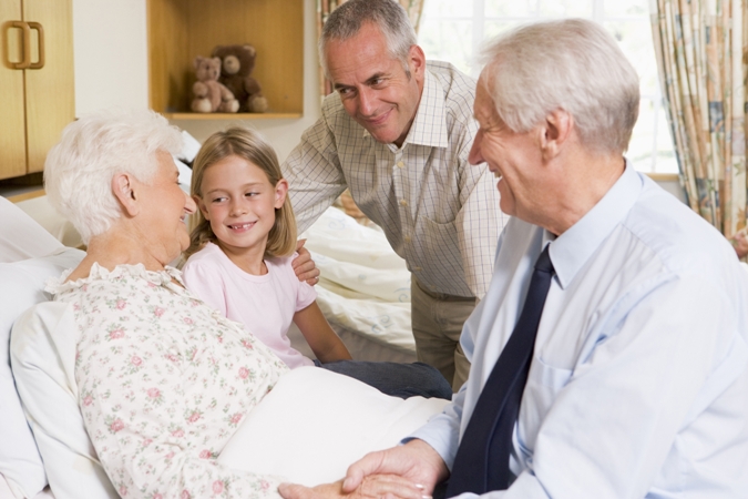 Hospitalización domicilaria: mejores expectativas de vida para adultos y la tercera edad
