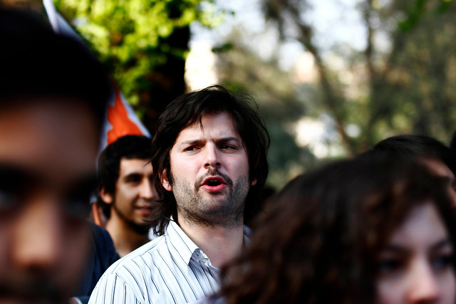 Marcha de estudiantes por Presupuesto 2013 termina con desórdenes y tacos