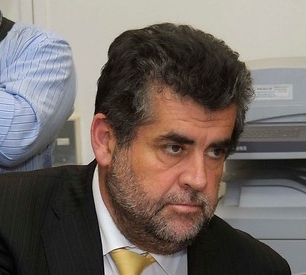 Las redes políticas que afirman al “incombustible” subsecretario Ubilla