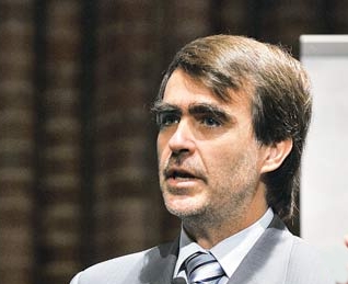 Contraloría cuestiona baja asistencia de Juan José Ugarte a sesiones de la CNA y ordena “procedimiento disciplinario” en su contra