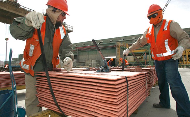 Codelco reduciría la prima que cobra a Europa por el cobre en un 18% el año que viene ante debilidad de demanda