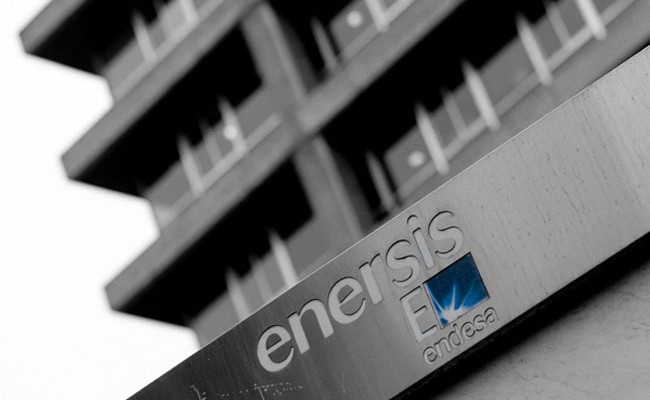 SVS da un respiro a Enel con reorganización de Enersis pero apunta con el dedo a los directores