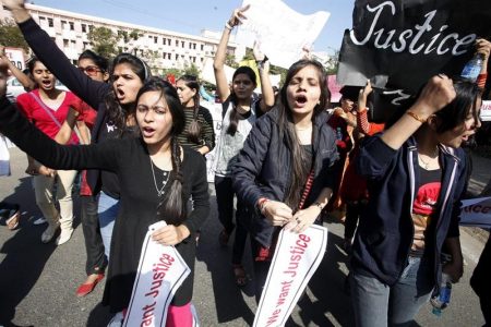 India: Policía detiene a 500 jóvenes en protesta contra Comisión Electoral