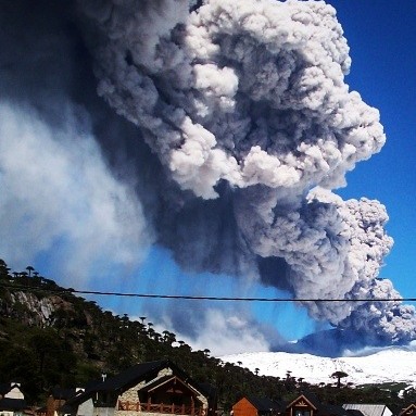 Vecinos del Volcán Copahue en alerta ante posible evacuación del sector