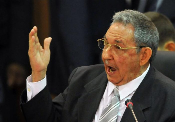 UDI prepara ofensiva por caso Guzmán ante visita de Raúl Castro