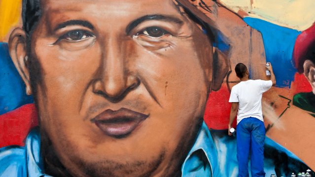 Ministro de Comunicación venezolano asegura que Chávez «está consciente»