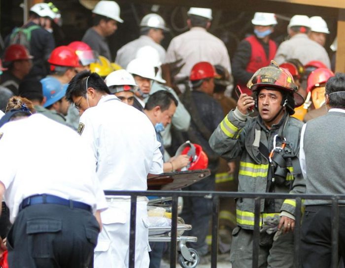Fuerte explosión en sede de Pemex en Ciudad de México deja 15 muertos y más de cien heridos
