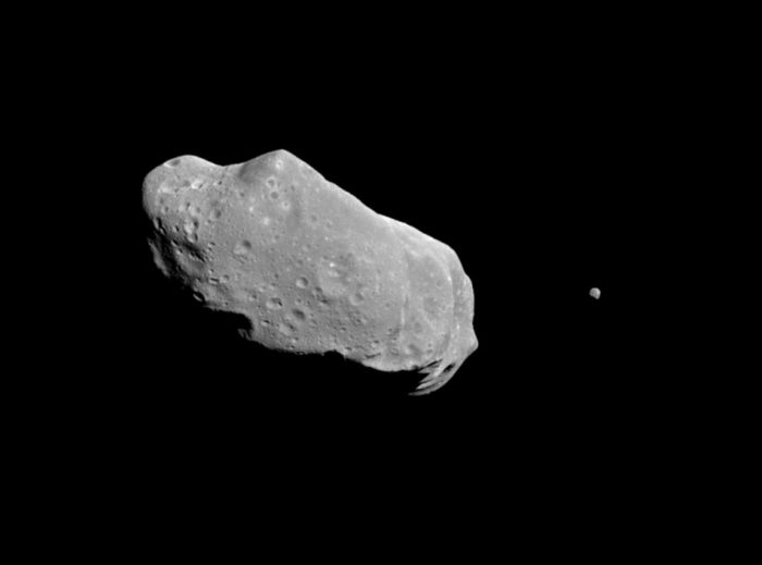 El asteroide 2012DA14 se aproxima y pasará este viernes a sólo 27.860 kilómetros de la Tierra