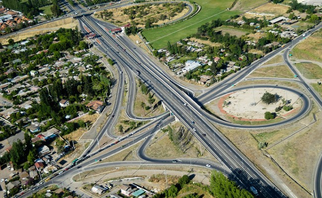 El jugoso negocio de las autopistas: estudio concluye que ganaron más de US$ 3.000 millones en 20 años con retorno sobre 25%