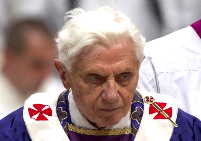 Aseguran que el Papa decidió renunciar tras conocer el informe «Vatileaks»
