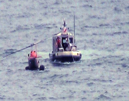 Helicóptero naval cae al mar en El Tabo cuando realizaba operativo de rescate de bañistas