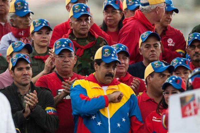Chávez lamenta no estar en conmemoración de golpe en carta leída por Maduro