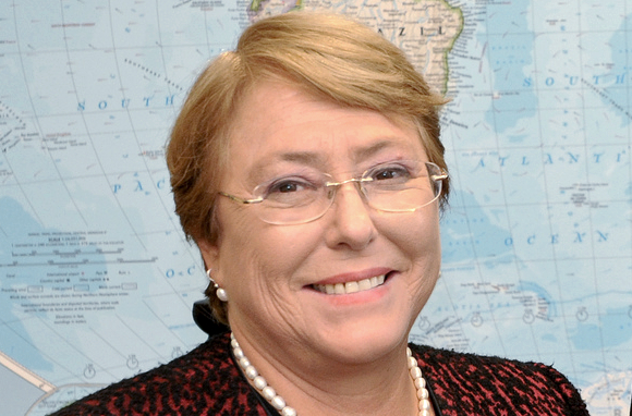 Bachelet se vuelve blanco de críticas del gobierno en conmemoración del Día Internacional de la Mujer