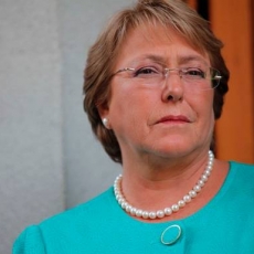 El dilema de Bachelet: ni con los mismos ni con la misma agenda
