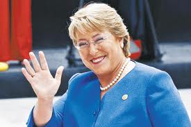 Grupos de Facebook convocan a esperar a Bachelet a las 8:00 en el aeropuerto