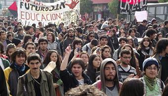Marcha estudiantil deja saldo de 60 detenidos por Carabineros