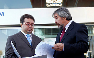 Contraloría establece irregularidades en licitaciones de publicidad de tres ministerios