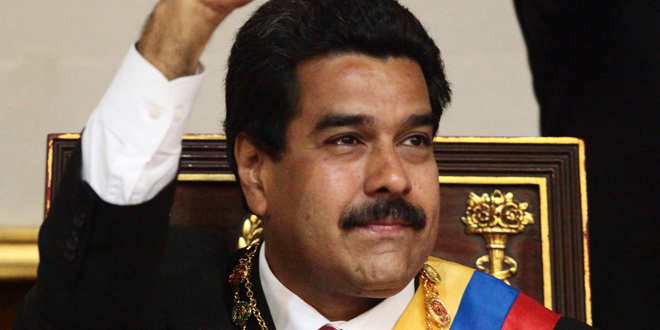 Nicolás Maduro asume como presidente de Venezuela y «jura» por la memoria de Hugo Chávez