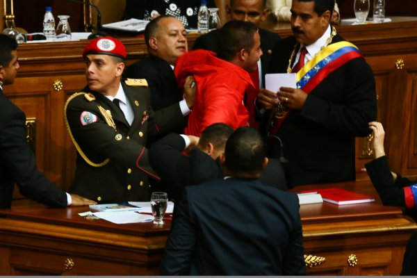 Fiscalía imputará ante un tribunal a hombre que interrumpió a Maduro en su investidura como presidente
