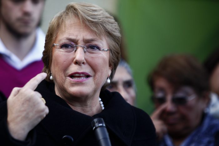 Bachelet y dichos de Golborne en caso tarjetas de Cencosud: «Es un tema que los chilenos tienen que decidir»