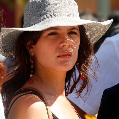 Camila Vallejo y Salvador Allende aparecen en campaña boliviana