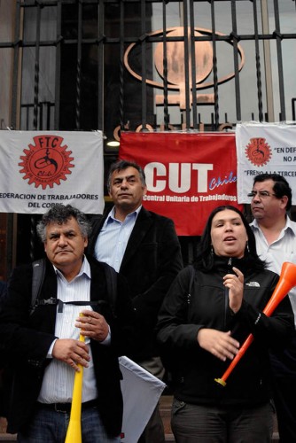 CUT ingresa a la Superintendencia de Pensiones en funa contra el sistema de AFP