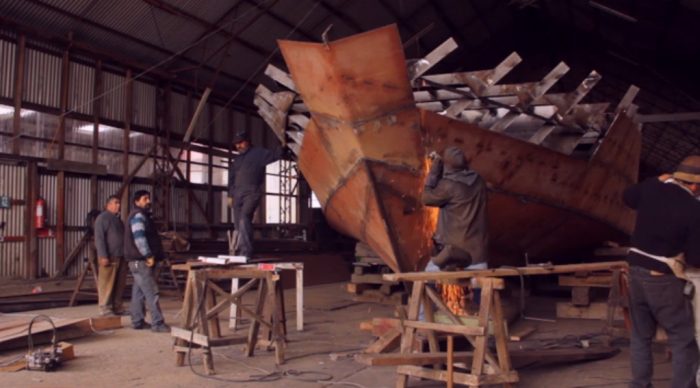 MAFI.tv: Hombres construyendo un barco