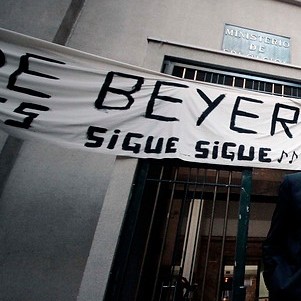 Trabajadores Mineduc denuncian represalias tras acusación contra Harald Beyer