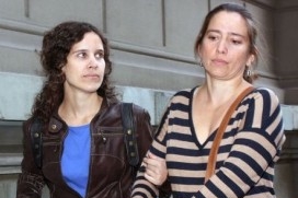 Corte declara inadmisible recurso de lesbianas para que ambas aparezcan como madres de sus hijos