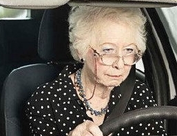 Los conductores mayores de 75 años son más peligrosos que los jóvenes al volante