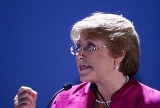 Bachelet da señal al movimiento estudiantil y dice que su primer proyecto será poner fin al lucro y la gratuidad de la educación