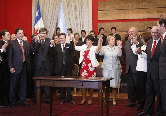Los poderes y lobbies que bloquearon la reforma educacional que no pudo hacer Bachelet