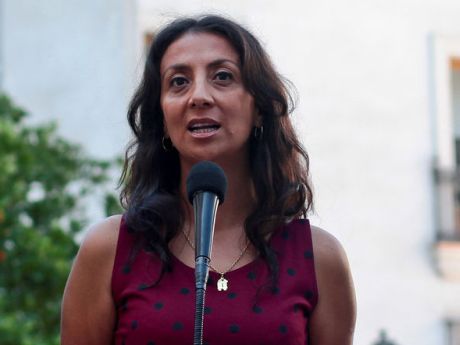 Ministra Pérez reacciona molesta a los dichos de Tellier: «Cuando uno dice defender la democracia, es aquí y en todo el mundo»