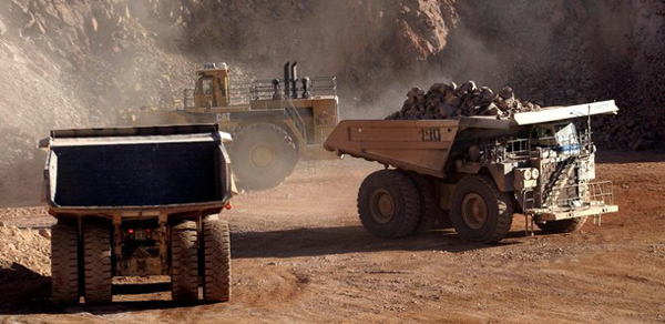 Minera de los Luksic obligada a suspender pago de dividendos luego que desplome del cobre prácticamente eliminara las utilidades