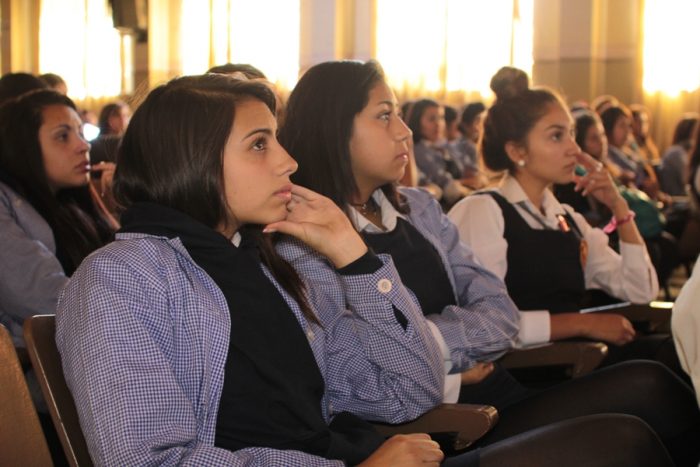 INJUV lanza programa de «Escuelas de Ciudadanía» para aumentar participación de jóvenes en política