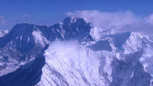 Muere en el Everest alpinista de 86 años que trataba de batir récord