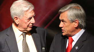 Vargas Llosa trata a Piñera de «patético» por entregar la Celac a Cuba y asistir al funeral de Chávez