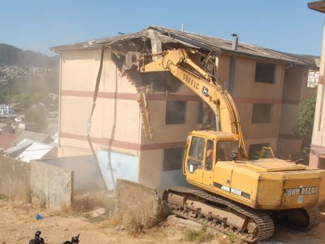 Tribunal absuelve a ingenieros involucrados en el diseño de un edificio que se desplomó en Talca el 27F