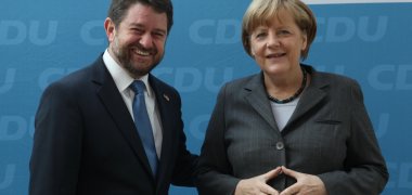 Claudio Orrego se reúne con Angela Merkel y destaca modelo educativo de Alemania