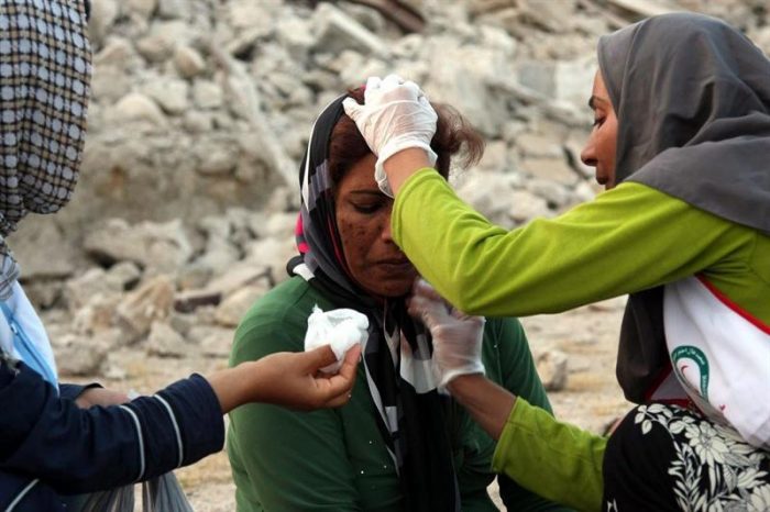 Al menos 32 muertos y 850 heridos tras terremoto en el sur de Irán
