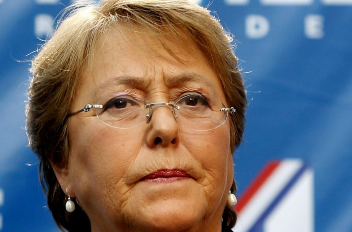 The Economist se pregunta por qué Bachelet no impulsó el fin al lucro cuando estuvo en el poder