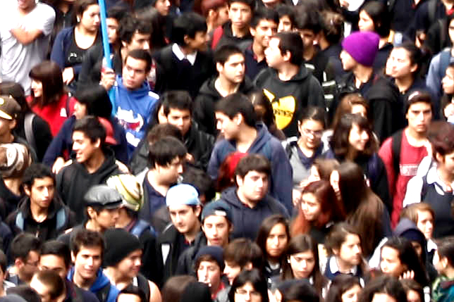 Movimiento Estudiantil da señal de fuerza con multitudinaria marcha contra el lucro y por gratuidad de la educación