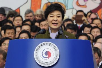 Seúl acoge de nuevo una gran protesta para pedir la dimisión de su presidenta por «tráfico de influencias»